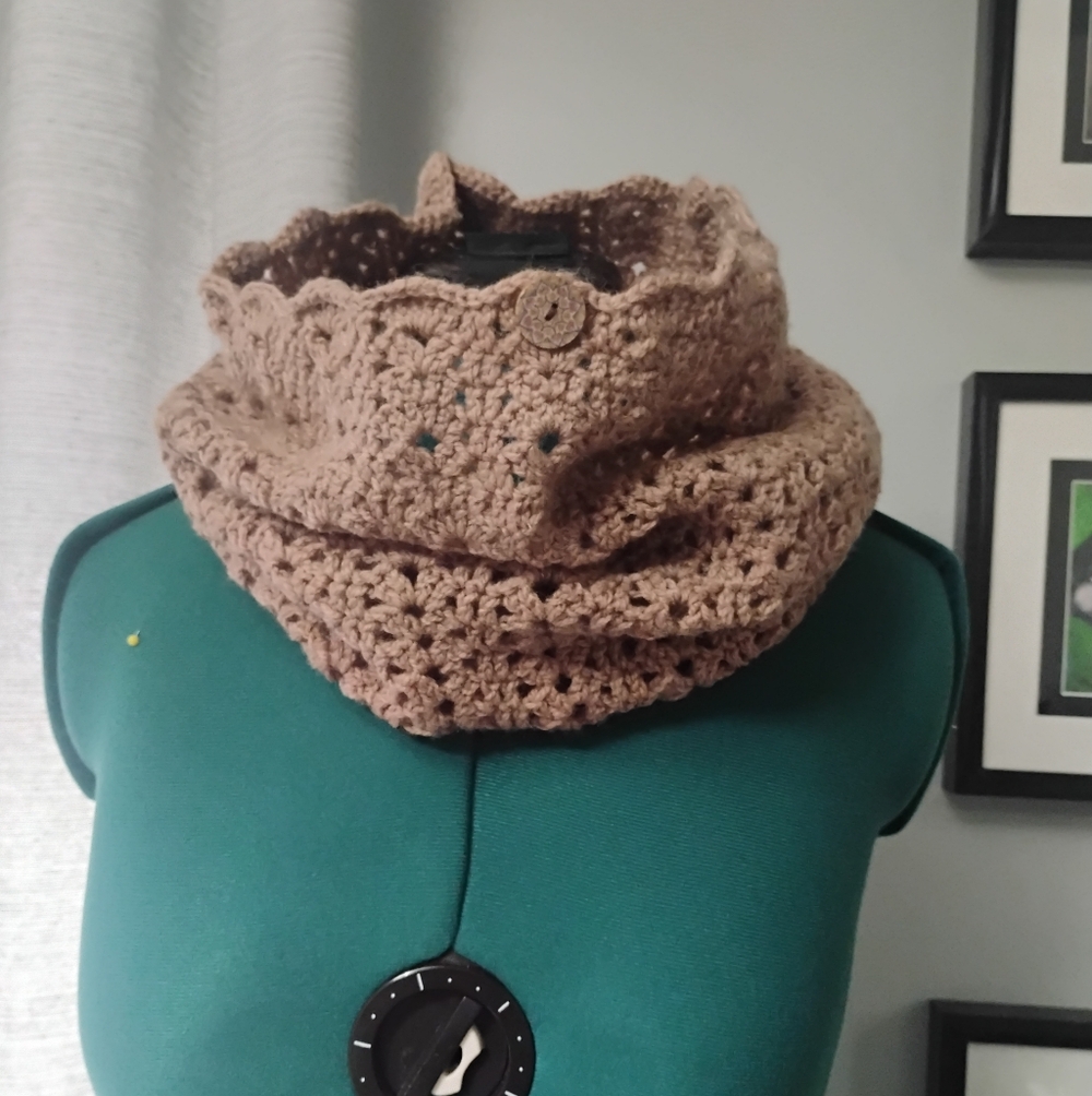 Hand Crafted Lacy Mauve Tan Crochet Cowl Neckwarmer NEW - Picture 10 of 10